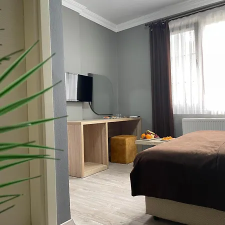 Hotel Pugari *